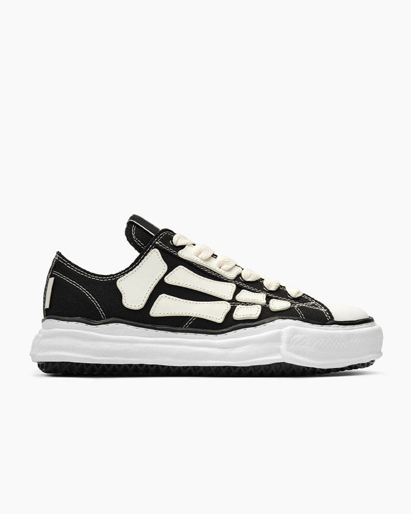 Women's Daily Commute Edgy Bones Canvas Sneakers