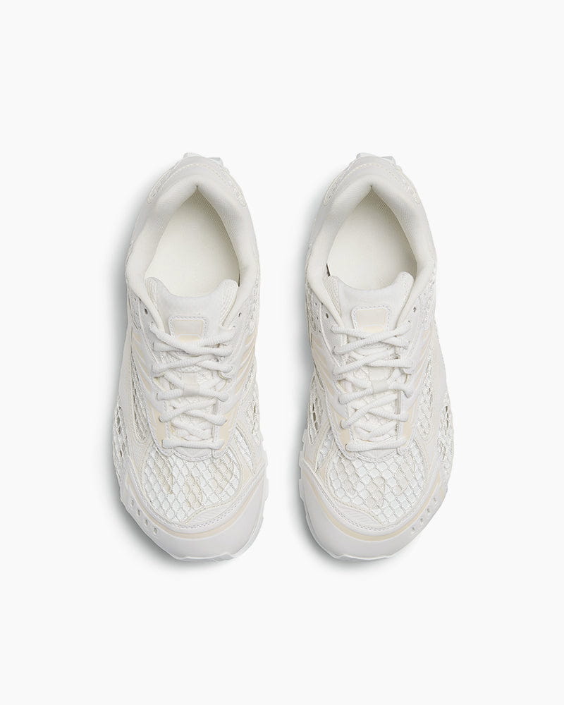 Lightweight Retro Sneaker for All-Day Comfort Breathable Cage Design